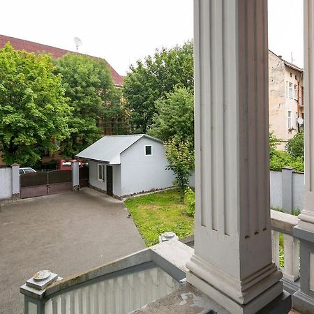 Apartment Fedkovycha Lviv Exteriör bild